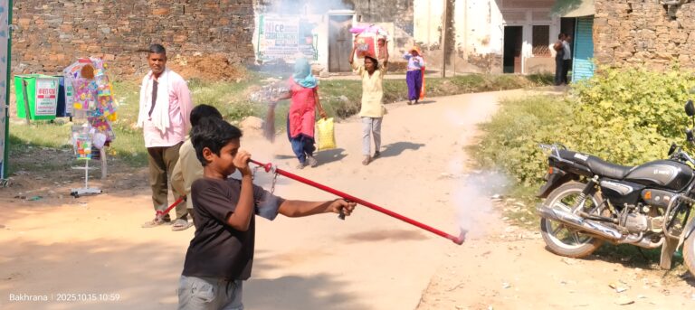 कोटपूतली से हरियाणा सीमा तक पोटाश की खुली बिक्री — नारेहड़ा व रायकरणपुरा में अवैध व जानलेवा उपयोग का भय, दीपावली पर पटाखों की जगह उपयोग की चर्चाएँ बढ़ीं; प्रतिबंध की मांग 4 IMG20251015105950.jpg