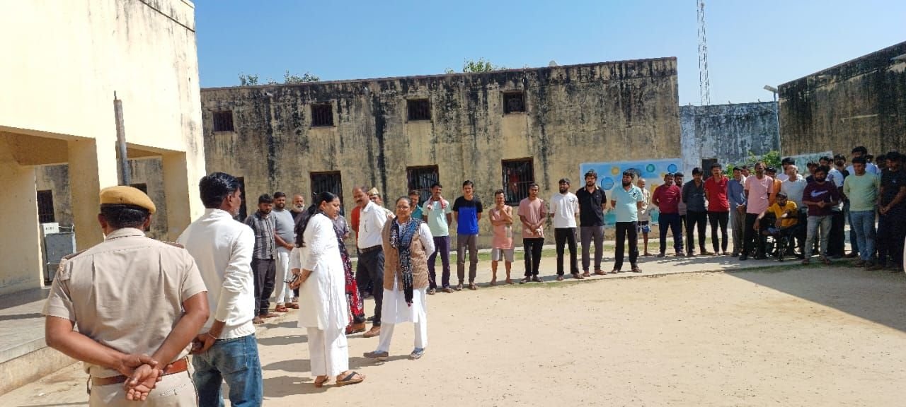 अध्यक्ष शिवानी सिंह का औचक निरीक्षण — जिला कारागृह में साफ-सफाई व बंदियों की सुविधाएं सुधारने के दिए निर्देश 1 img-20251016-wa00447583093590496237850.jpg