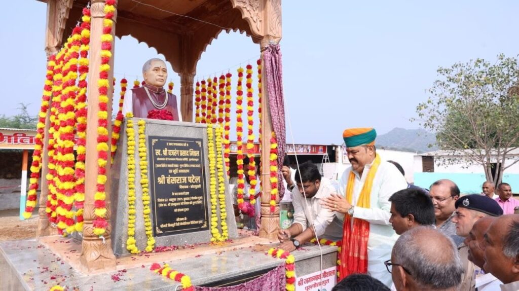 स्व. बजरंग प्रसाद मित्तल की मूर्ति का अनावरण, गौशाला में नई टीन शेड का उद्घाटन 3 img 20251022 wa00185272170619590350932