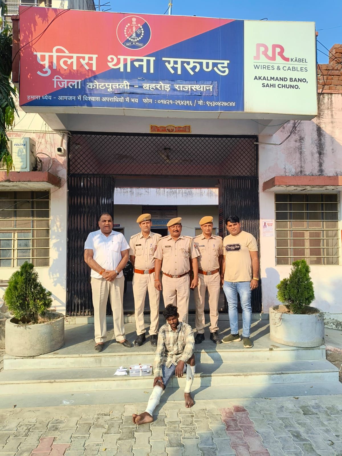 सरूण्ड थाना पुलिस की बड़ी कार्रवाई — अवैध देशी कट्टा सहित आरोपी गिरफ्तार, जेब में रखा था लाल मिर्च पाउडर 1 img-20251023-wa00153570114359563272277.jpg