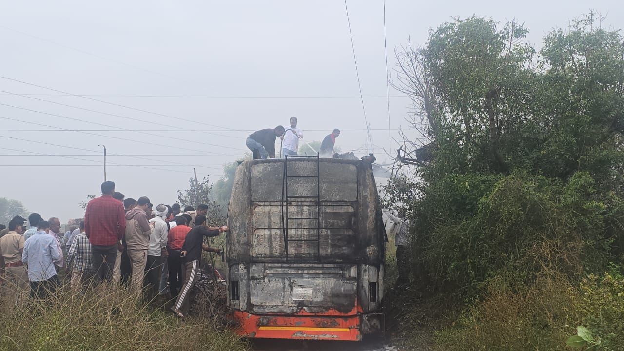 बस में करंट लगने से लगी भीषण आग, दर्जनभर मजदूर झुलसे — आधा दर्जन जयपुर रेफर 1 img-20251028-wa00307186225955288878761.jpg