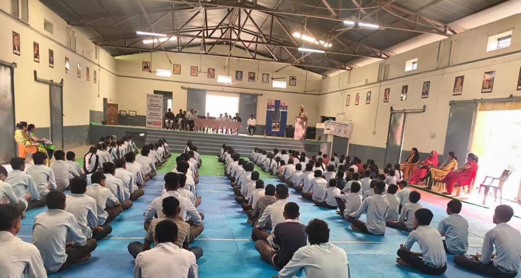 प्रागपुरा के सरकारी विद्यालय में साइबर फ्रॉड एवं वित्तीय साक्षरता शिविर आयोजित 3 img 20251029 wa00217698646900943786691