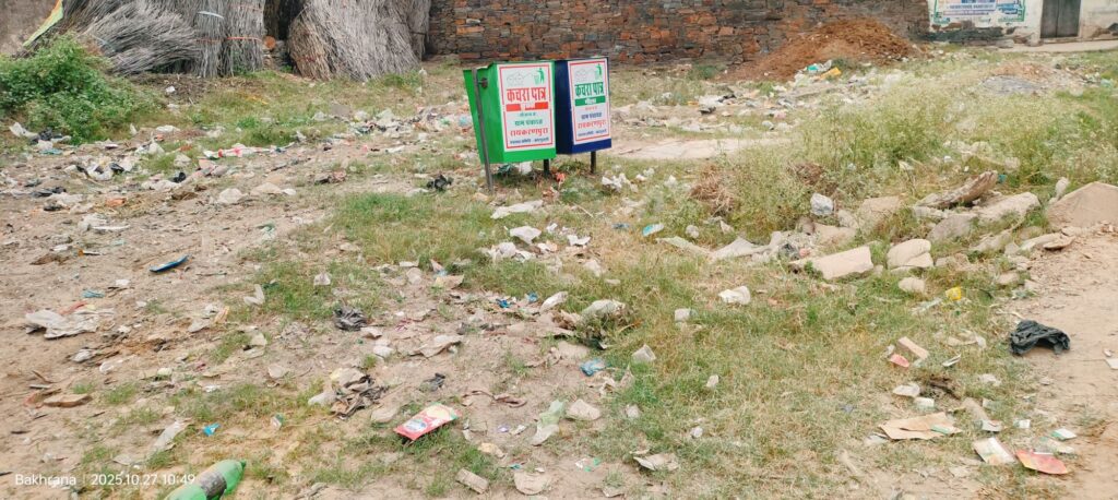 ग्राम पंचायत रायकरणपुरा में सफाई व्यवस्था बदहाल, कचरा पात्रों के आसपास फैल रही गंदगी 2 img202510271049599024600356296728101