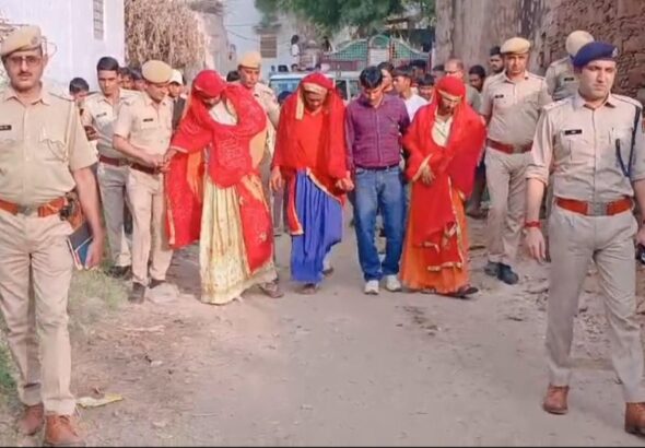 हत्या के प्रयास के तीन आरोपी गिरफ्तार, महिलाओं के वेश में निकाली परेड 19 img_20251031_1921366851487951077550417.jpg