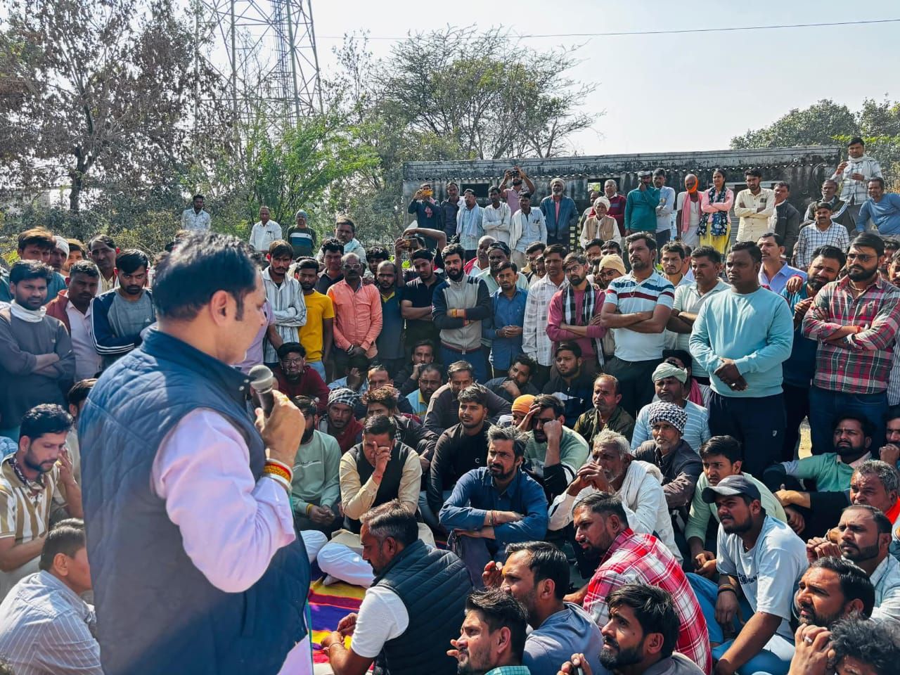 छीतोली में ब्लास्टिंग विरोध का धरना समाप्त: विधायक के आश्वासन पर बनी सहमति, सात दिन तक खनन और ब्लास्टिंग पर रोक 1 img-20251117-wa00564047196287739971836.jpg