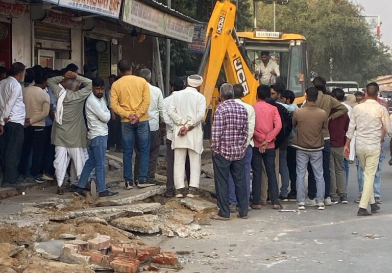 नगर परिषद ने फिर चलाया पिला पंजा, मुख्य मार्गों से हटाया अतिक्रमण 9 img-20251120-wa00196522331693430080636.jpg