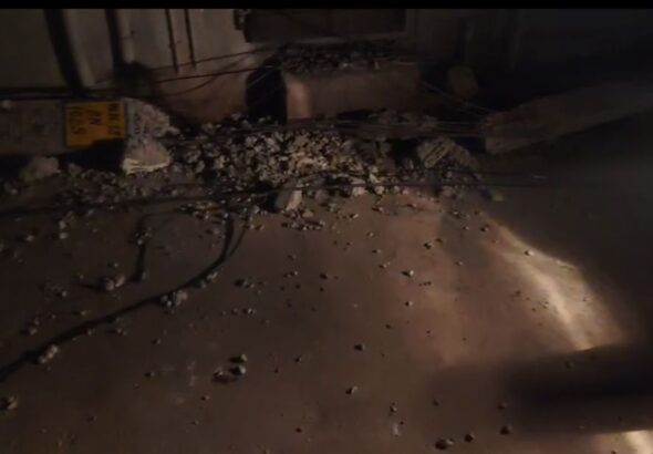 पिकअप की टक्कर से गिरे दो बिजली के खंभे, कई मकानों को नुकसान, बड़ा हादसा टला 19 screenshot_2025-11-17-19-50-56-55_7352322957d4404136654ef4adb645047466230774224956839.jpg