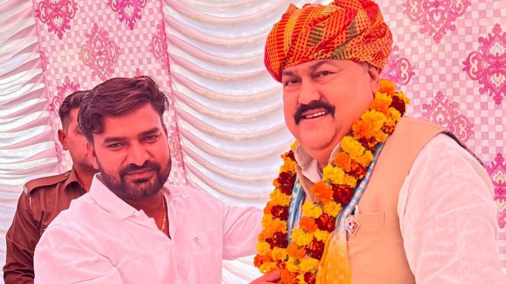 शहीद की पुण्यतिथि पर निःशुल्क नेत्र चिकित्सा शिविर का आयोजन, 400 मरीज लाभान्वित 3 image editor output image 1992884097 17657630646509053287755296467291