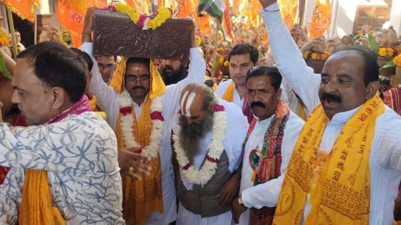 कोटपूतली: बैंड की मंगल स्वर- लहरियों के साथ निकली कलश यात्रा, श्रीमद् भागवत कथा का भव्य आगाज