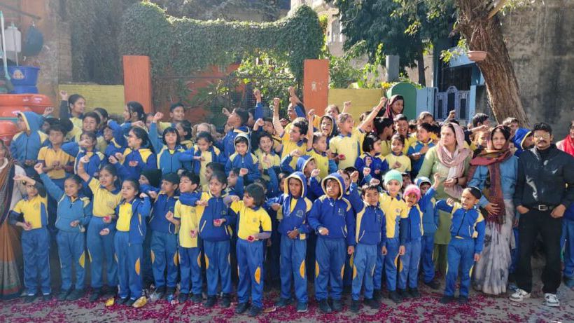 कोटपूतली: बैंड की मंगल स्वर- लहरियों के साथ निकली कलश यात्रा, श्रीमद् भागवत कथा का भव्य आगाज