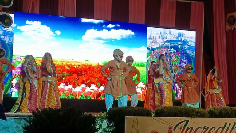 कोटपूतली : इंक्रेडिबल इंडिया थीम से सजा हंस इंटरनेशनल स्कूल का मंच 6 image_editor_output_image597551735-1765703485455925788068035357487.jpg