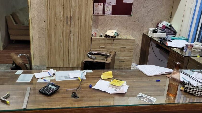 कोटपूतली में ट्रांसपोर्ट व्यापारी का अपहरण, पुलिस की मुस्तैदी देख व्यापारी को सड़क पर छोड़ भागे आरोपी कोटपूतली में ट्रांसपोर्ट व्यापारी का अपहरण, पुलिस की मुस्तैदी देख व्यापारी को सड़क पर छोड़ भागे आरोपी