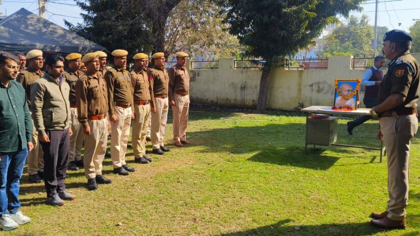कोटपूतली–बहरोड़ जिला पुलिस ने शहीद दिवस पर राष्ट्रपिता महात्मा गांधी को किया नमन