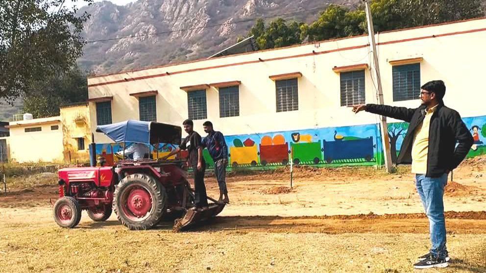 पावटा क्षेत्र में स्व. इंद्र सिंह भाटी की पुण्यतिथि पर स्कूल में विशाल दौड़ प्रतियोगिता पावटा क्षेत्र में स्व. इंद्र सिंह भाटी की पुण्यतिथि पर स्कूल में विशाल दौड़ प्रतियोगिता