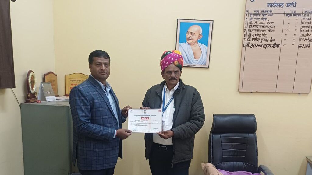 पावटा ब्लॉक के तीन अधिकारी गणतंत्र दिवस पर सम्मानित पावटा ब्लॉक के तीन अधिकारी गणतंत्र दिवस पर सम्मानित