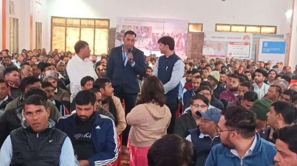 डिस्कॉम चेयरमैन : कर्मचारियों के बीच पहुंची, सवाल- जवाब में हुआ मंथन 4 कोटपूतली सरदार स्कूल सभागार में लाइनमैन स्तर के कर्मचारियों की समीक्षा बैठक