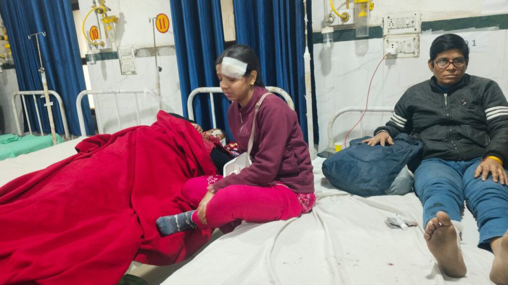 पावटा में रोडवेज बस व पिकअप की भिड़ंत, 32 यात्री घायल — अस्पताल में अलर्ट, कई रेफर पावटा में रोडवेज बस व पिकअप की भिड़ंत, 32 यात्री घायल — अस्पताल में अलर्ट, कई रेफर