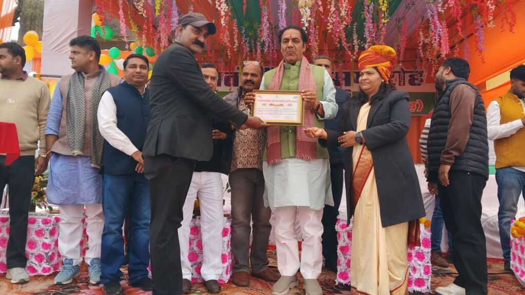 पावटा में गणतंत्र दिवस समारोह में एडवोकेट बी.एल. आर्य सम्मानित पावटा में गणतंत्र दिवस समारोह में एडवोकेट बी.एल. आर्य सम्मानित