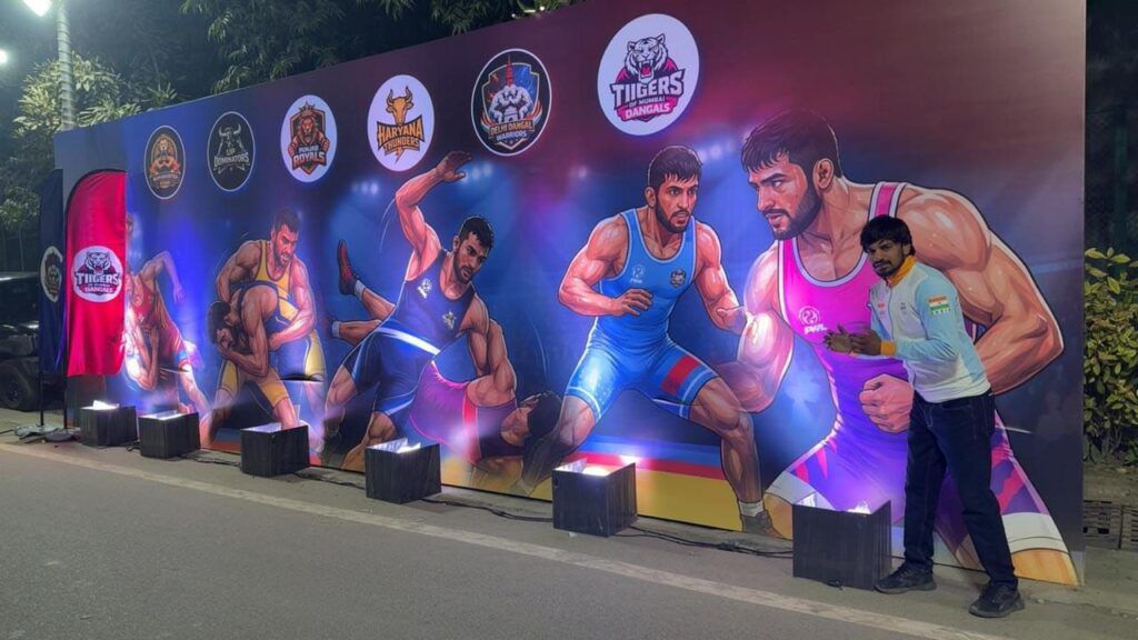 पावटा अखाड़े के पहलवान धर्मवीर की प्रो रेसलिंग लीग टीम डायरेक्टर से सौहार्द भेंट पावटा अखाड़े के पहलवान धर्मवीर की प्रो रेसलिंग लीग टीम डायरेक्टर से सौहार्द भेंट