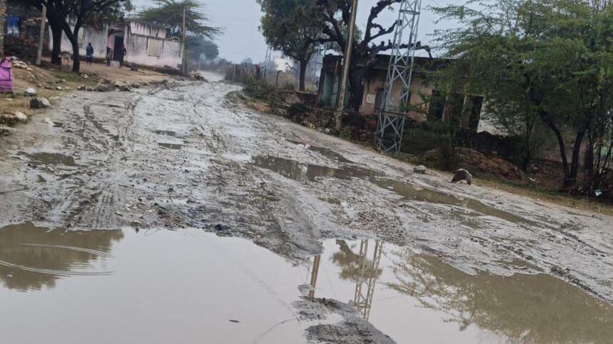 पावटा क्षेत्र का ग्राम बुचारा–जुगलपुरा मार्ग बदहाल, कीचड़ और जलभराव से ग्रामीण त्रस्त पावटा क्षेत्र का ग्राम बुचारा–जुगलपुरा मार्ग बदहाल, कीचड़ और जलभराव से ग्रामीण त्रस्त