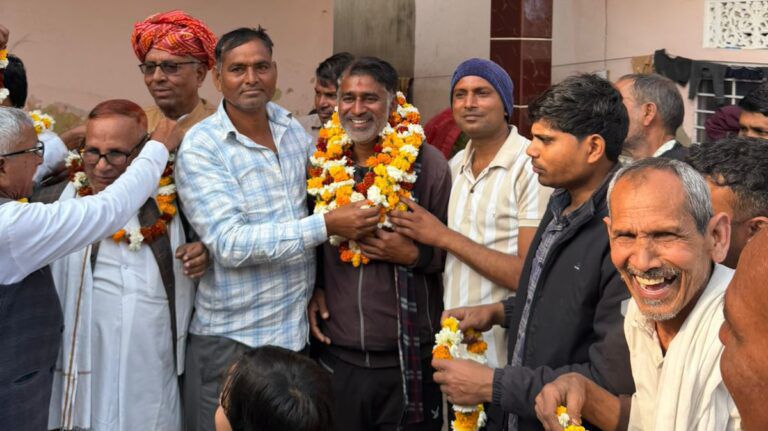 कोटपूतली–बहरोड़ जिले में कांग्रेस के नवनियुक्त पदाधिकारियों का माला-साफा पहनाकर स्वागत