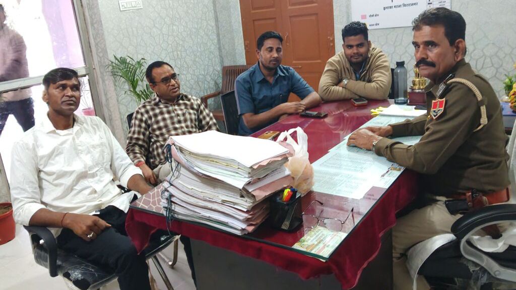 पावटा उपखंड क्षेत्र के प्रागपुरा थाने में त्योहारों से पहले पुलिस-प्रतिनिधिमंडल की अहम बैठक