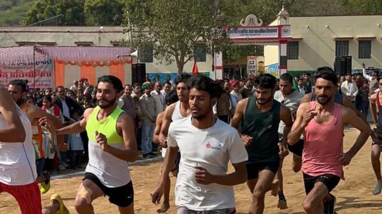 पावटा क्षेत्र में स्व. इंद्र सिंह भाटी की पुण्यतिथि पर विशाल दौड़ प्रतियोगिता