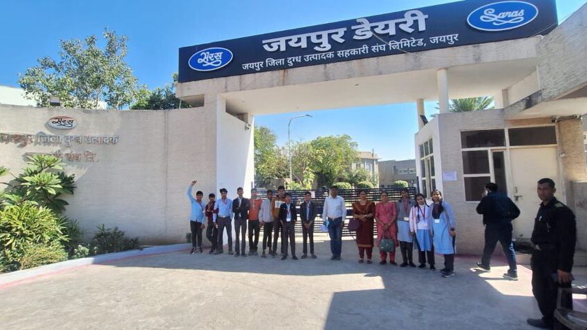 पावटा ब्लॉक के विद्यार्थियों का सरस डेयरी जयपुर भ्रमण, व्यावसायिक शिक्षा से जुड़े व्यावहारिक अनुभव