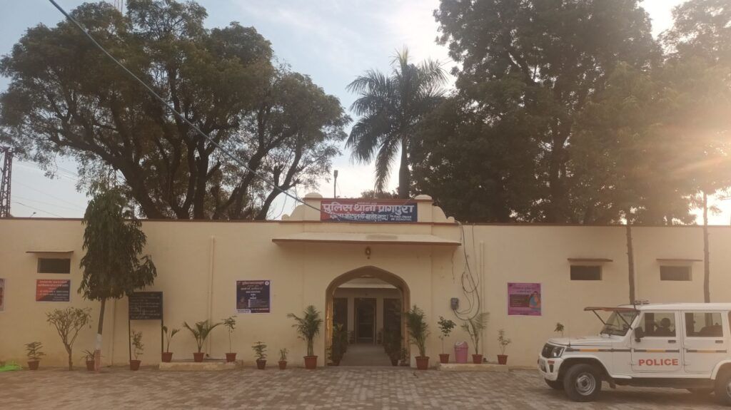 कोटपूतली-बहरोड़ जिले के प्रागपुरा थाना पुलिस कार्रवाई, आठ साल से फरार स्थाई वारंटी गिरफ्तार कोटपूतली-बहरोड़ जिले के प्रागपुरा थाना पुलिस कार्रवाई, आठ साल से फरार स्थाई वारंटी गिरफ्तार