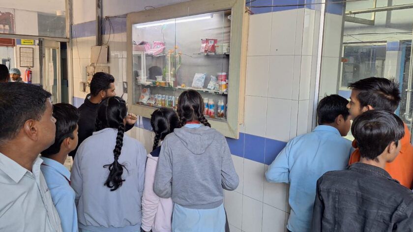 पावटा ब्लॉक के विद्यार्थियों का सरस डेयरी जयपुर भ्रमण, व्यावसायिक शिक्षा से जुड़े व्यावहारिक अनुभव