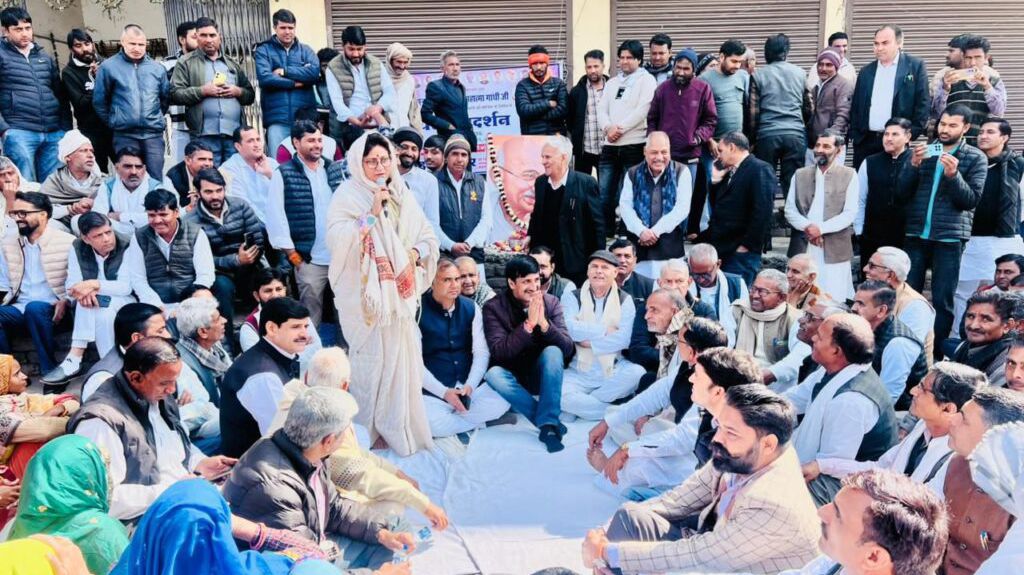 कोटपूतली में कांग्रेस का जोरदार धरना-प्रदर्शन, केंद्र सरकार पर योजना कमजोर करने का आरोप