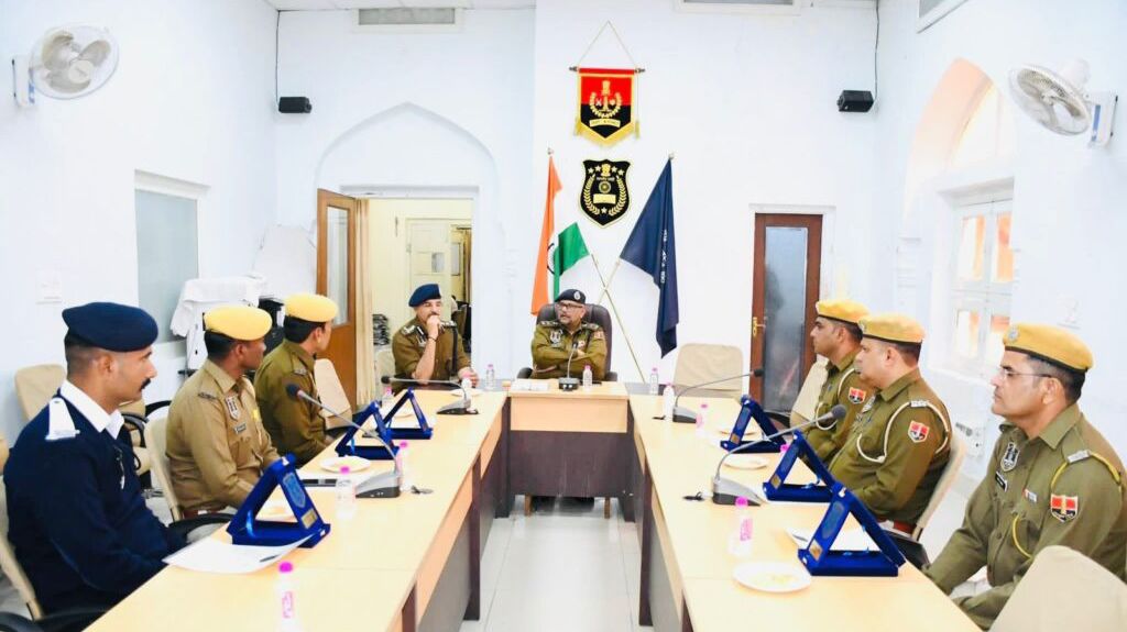 पावटा के ग्राम दाँतिल के राजपाल सिंह भाटी को ‘बेस्ट ट्रैफिक पुलिस अवार्ड’ पावटा के ग्राम दाँतिल के राजपाल सिंह भाटी को ‘बेस्ट ट्रैफिक पुलिस अवार्ड’, जयपुर कमिश्नरेट में हुआ सम्मान