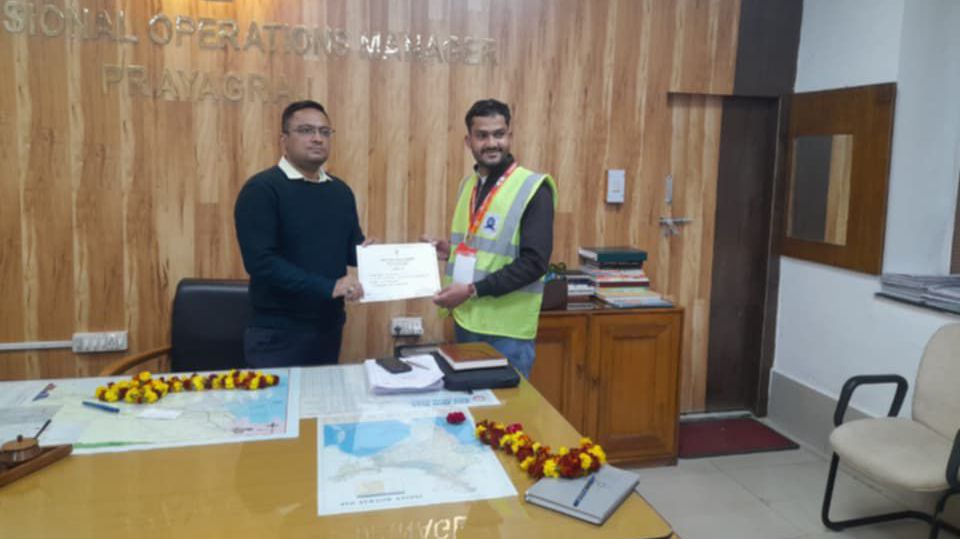 पावटा के सुबेसिंह चौधरी ने चलती ट्रेन से गिरते यात्री को बचाया, नैनी स्टेशन पर दिखाया अद्भुत साहस