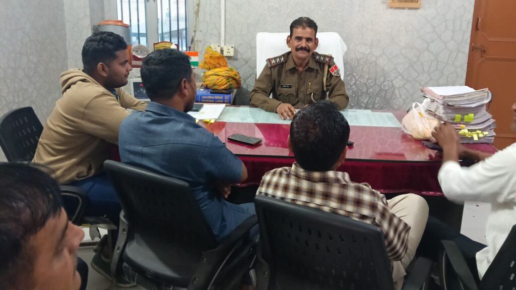 पावटा में त्योहारों से पहले पुलिस-प्रतिनिधिमंडल की अहम बैठक पावटा में त्योहारों से पहले पुलिस-प्रतिनिधिमंडल की अहम बैठक