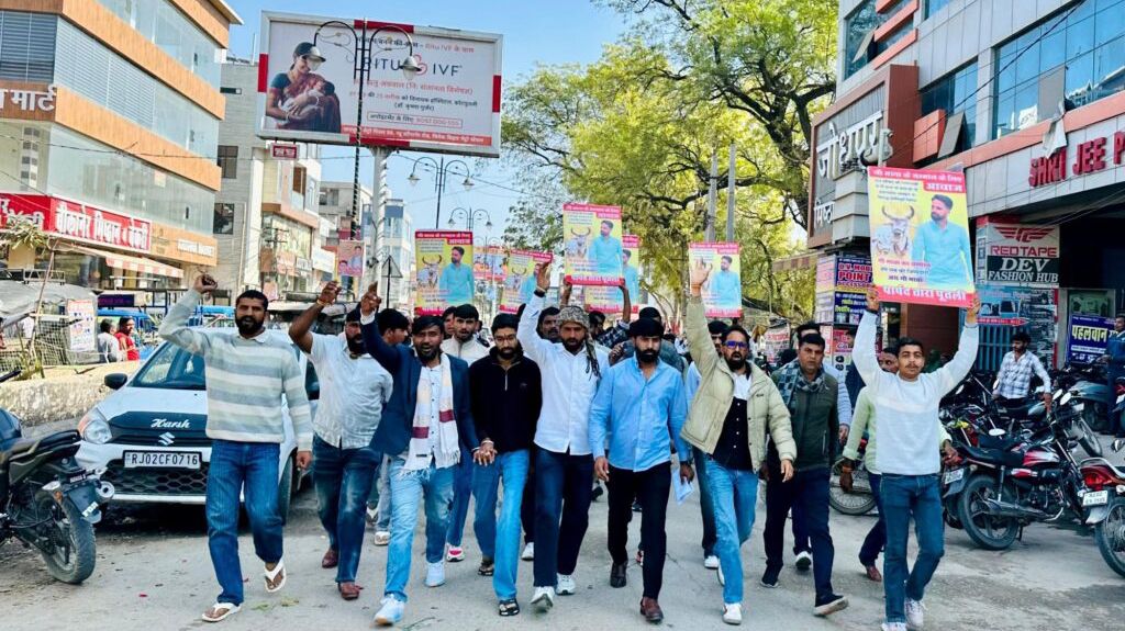 कोटपूतली-बहरोड़ जिले में मृत गौवंश के शवों के निस्तारण में लापरवाही पर आक्रोश, नगर परिषद का घेराव कर सौंपा ज्ञापन