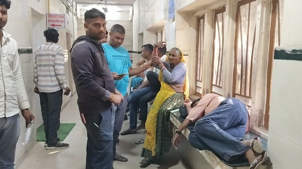 पावटा में आवारा स्वान का आतंक: 13 लोग घायल, तीन जयपुर रेफर