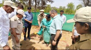 कोटपूतली-बहरोड़ में ‘एक जिला–एक प्रजाति’ योजना के तहत गुगल संरक्षण पर कार्यशाला, भाबरू नर्सरी में अधिकारियों ने किया वृक्षारोपण