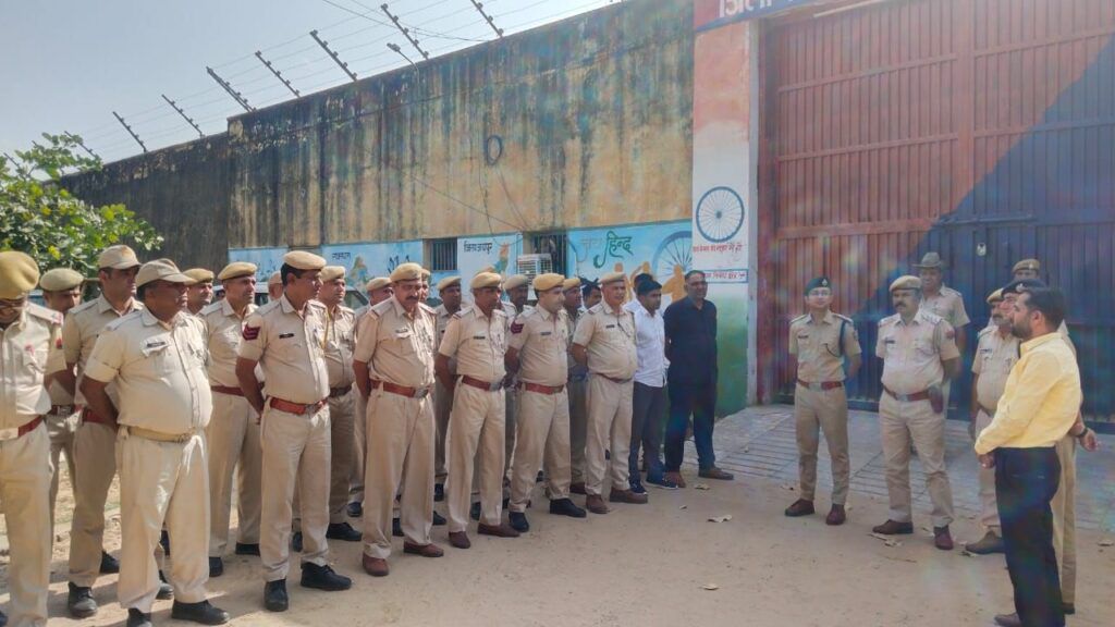 कोटपूतली-बहरोड़ जिला कारागृह में पुलिस का औचक निरीक्षण, तीन टीमों ने की सघन तलाशी कोटपूतली-बहरोड़ जिला कारागृह में पुलिस का औचक निरीक्षण, तीन टीमों ने की सघन तलाशी