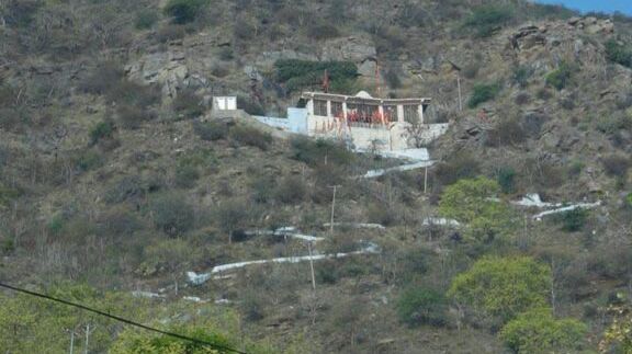 पावटा तहसील में 2200 फीट ऊंची पहाड़ी पर विराजमान बागौरी माता, 600 सीढ़ियां चढ़कर श्रद्धालु करते हैं दर्शन पावटा तहसील में 2200 फीट ऊंची पहाड़ी पर विराजमान बागौरी माता, 600 सीढ़ियां चढ़कर श्रद्धालु करते हैं दर्शन