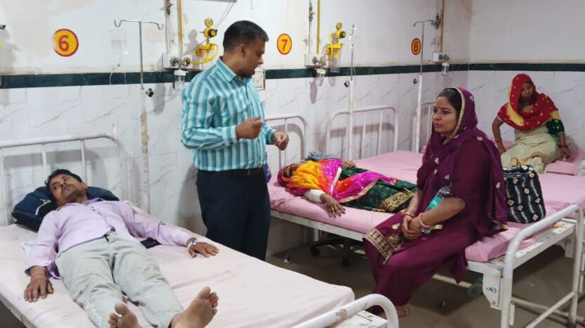 पावटा में जयपुर-दिल्ली हाईवे पर टायर फटने से पलटी श्रद्धालुओं से भरी स्लीपर बस, 58 घायल