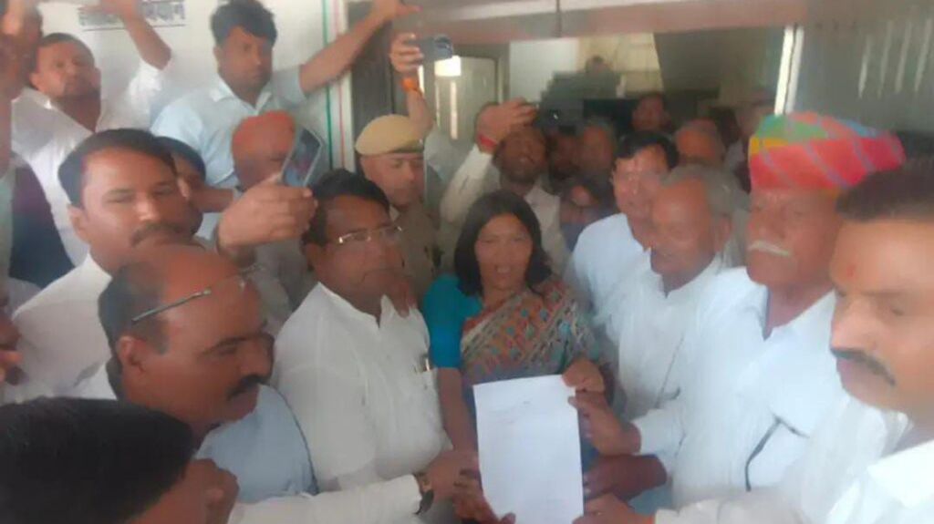 पावटा में सवर्ण समाज की यूजीसी कानून के खिलाफ आक्रोश रैली पावटा में सवर्ण समाज की यूजीसी कानून के खिलाफ आक्रोश रैली