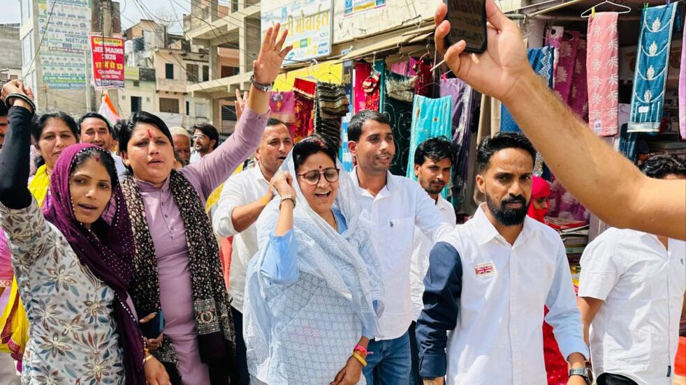 कोटपूतली-बहरोड़ जिले में एलपीजी संकट व बढ़ती महंगाई के खिलाफ कांग्रेस का धरना-प्रदर्शन