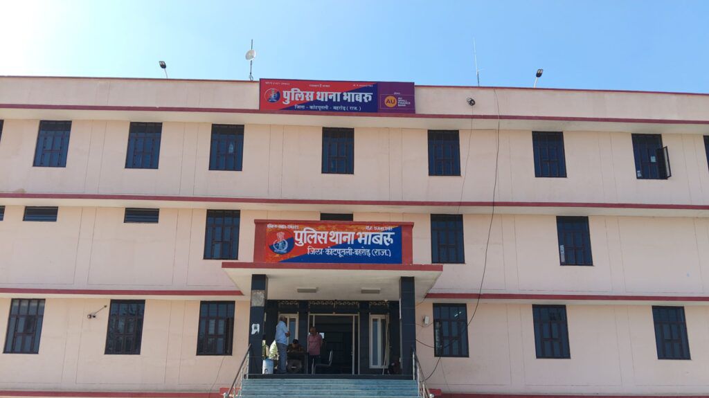 कोटपूतली-बहरोड़ जिले में खाकी पर लगा दाग: यू-ट्यूबर को फंसाकर वसूली का मामला, SHO समेत चार पुलिसकर्मी सस्पेंड कोटपूतली-बहरोड़ जिले में खाकी पर लगा दाग: यू-ट्यूबर को फंसाकर वसूली का मामला, SHO समेत चार पुलिसकर्मी सस्पेंड