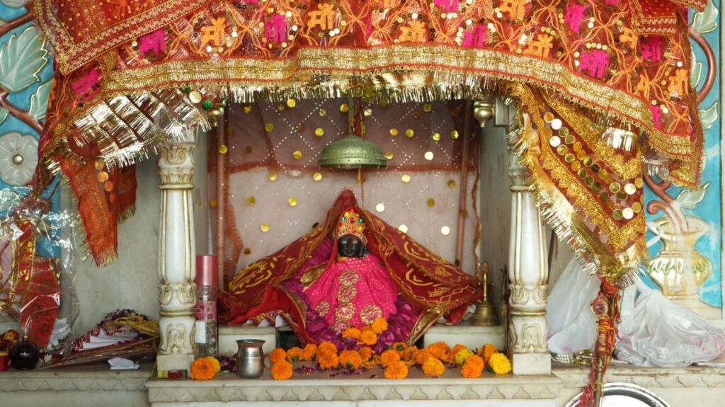 पावटा तहसील में 2200 फीट ऊंची पहाड़ी पर विराजमान बागौरी माता, 600 सीढ़ियां चढ़कर श्रद्धालु करते हैं दर्शन पावटा तहसील में 2200 फीट ऊंची पहाड़ी पर विराजमान बागौरी माता, 600 सीढ़ियां चढ़कर श्रद्धालु करते हैं दर्शन