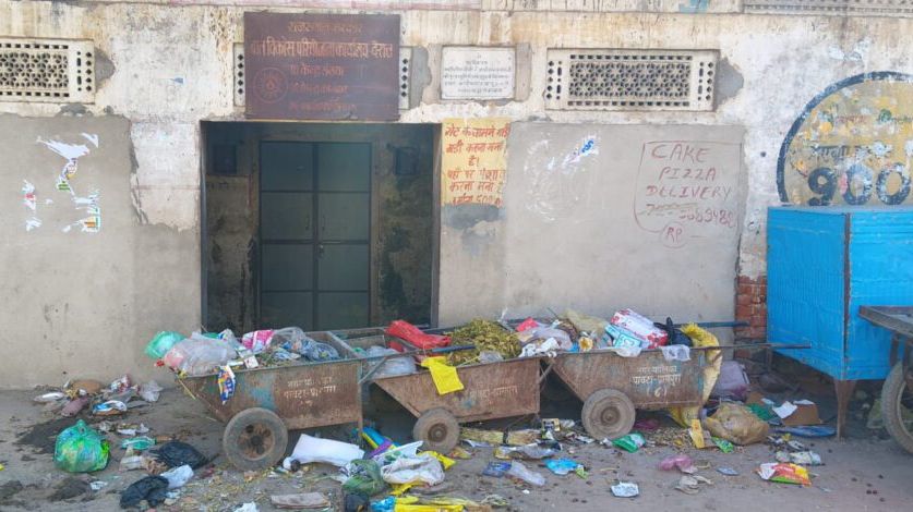 पावटा - प्रागपुरा शहरी क्षेत्र में सफाई व्यवस्था ठप, मुख्य बाजार सहित वार्डों में गंदगी के ढेर