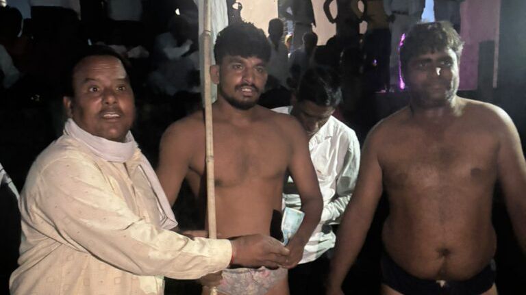 कोटपूतली-बहरोड़ जिले के ग्राम अजीतपुरा में बालाजी मेले की धूम, कुश्ती दंगल में धर्मवीर पहलवान की दमदार जीत