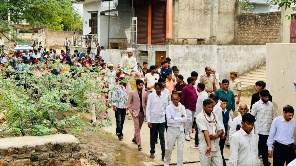 कोटपूतली-बहरोड़ जिले में 78 साल बाद भी सामाजिक बेड़ियां बरकरार, पुलिस सुरक्षा में निकली दलित दूल्हे की बिंदौरी