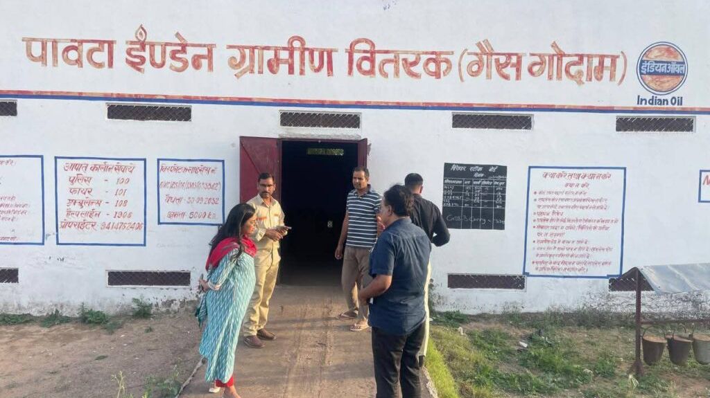 कोटपूतली-बहरोड़ जिला कलेक्टर अर्पणा गुप्ता ने इंडेन गैस एजेंसी का किया निरीक्षण कोटपूतली-बहरोड़ जिला कलेक्टर अर्पणा गुप्ता ने इंडेन गैस एजेंसी का किया निरीक्षण