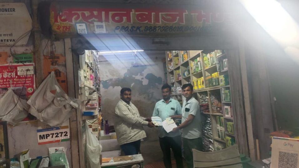 पावटा में सड़क पर मिले दस्तावेज सुरक्षित लौटाए