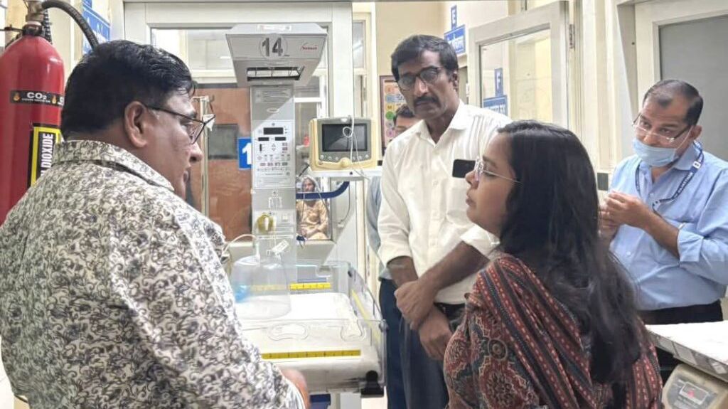 कोटपूतली-बहरोड़ जिला कलक्टर अपर्णा गुप्ता का बीडीएम अस्पताल में औचक निरीक्षण